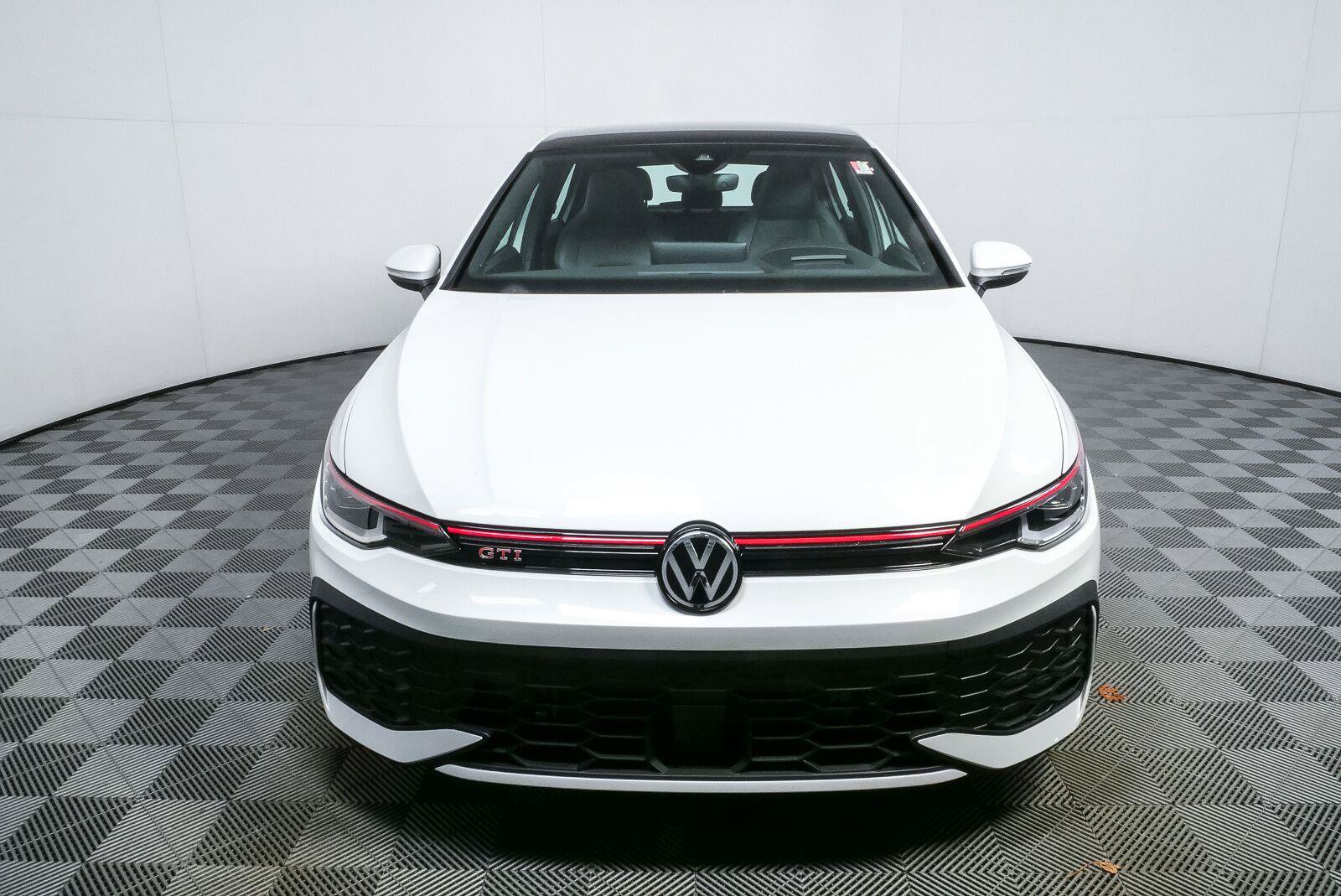 Certified 2025 Volkswagen GTI Autobahn FWD image 37