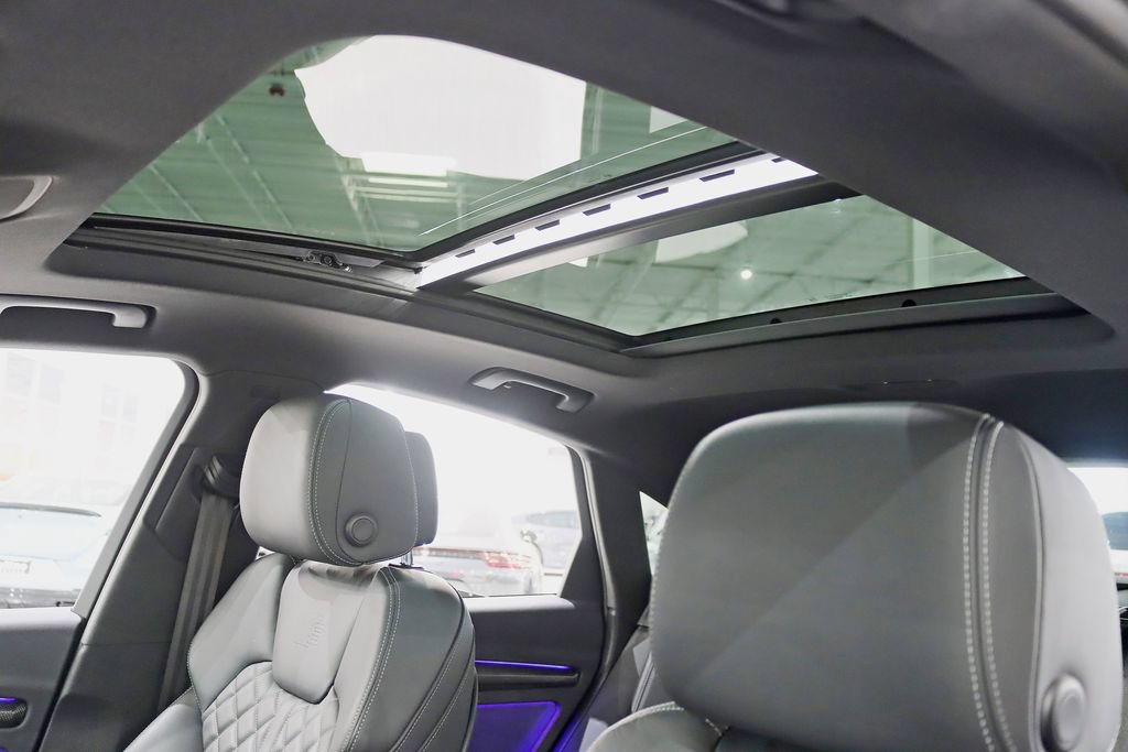 Used 2023 Audi SQ5 Prestige w/ Prestige Package AWD/4WD image 33