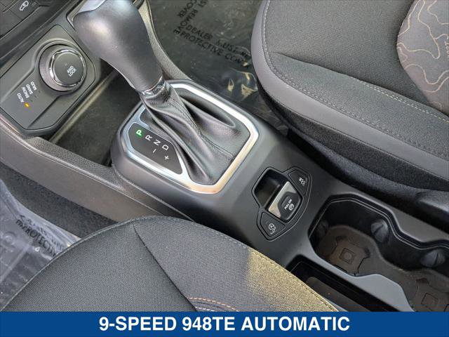 Used 2023 Jeep Renegade Latitude AWD/4WD image 19