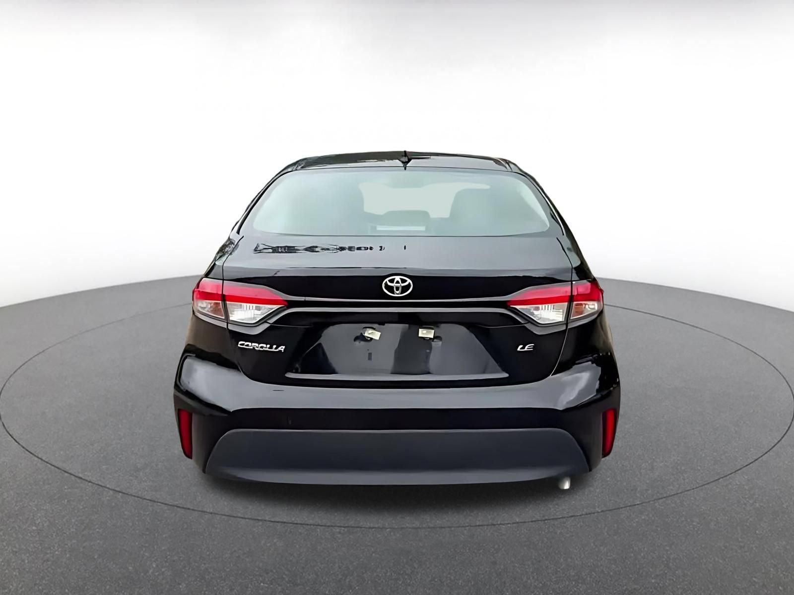 Used 2025 Toyota Corolla LE FWD image 6