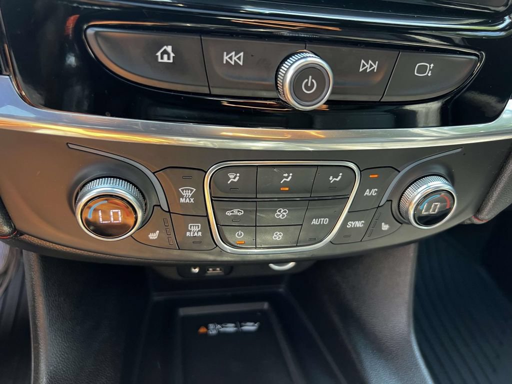 Used 2023 Chevrolet Traverse RS AWD/4WD image 29