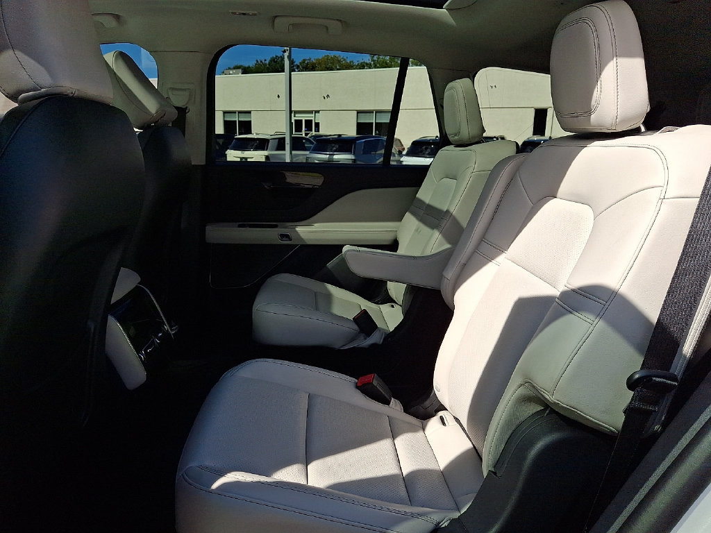 Used 2025 Lincoln Aviator AWD image 13