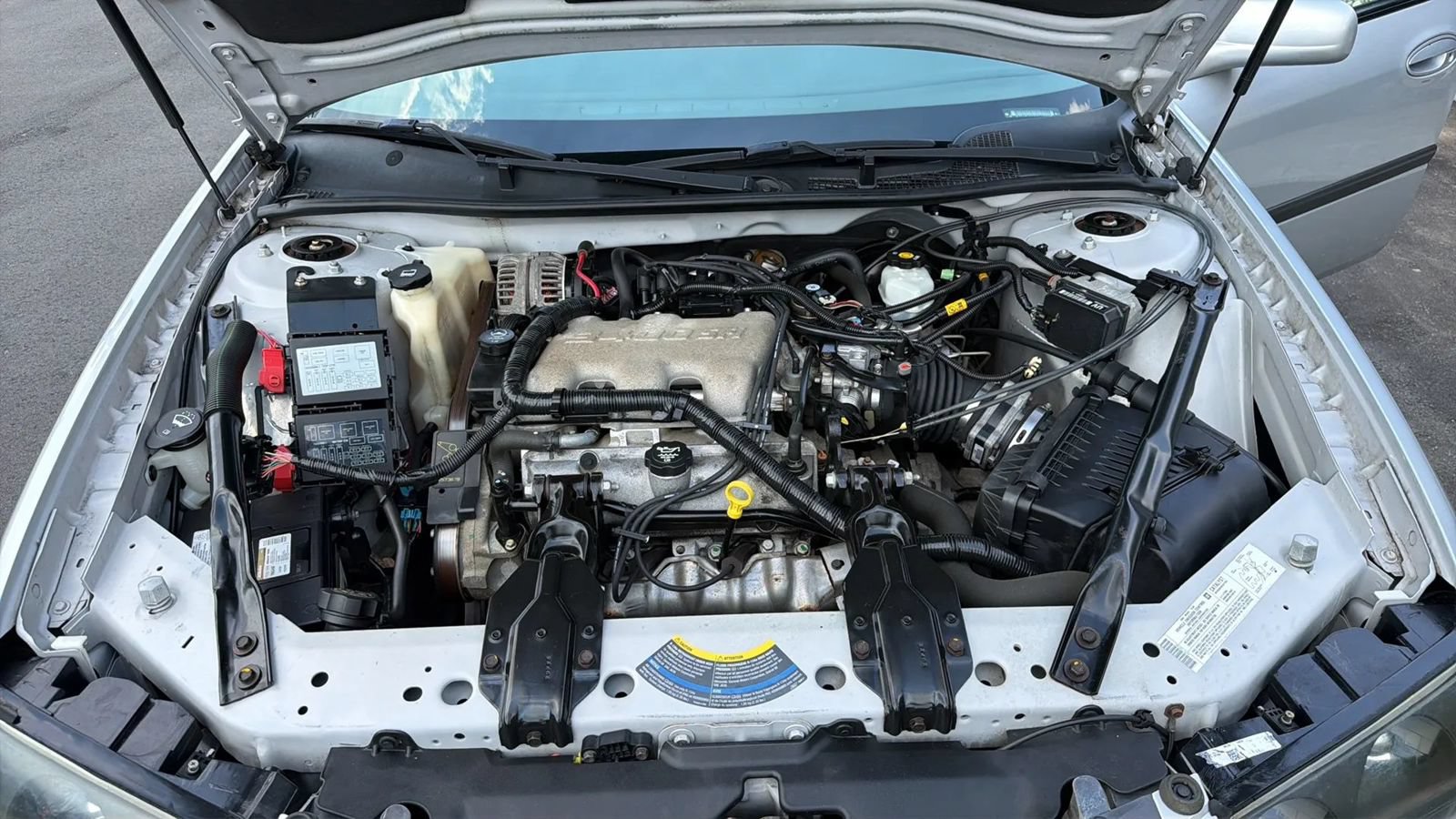 Used 2004 Chevrolet Impala w/ Preferred Equipment Group FWD image 17