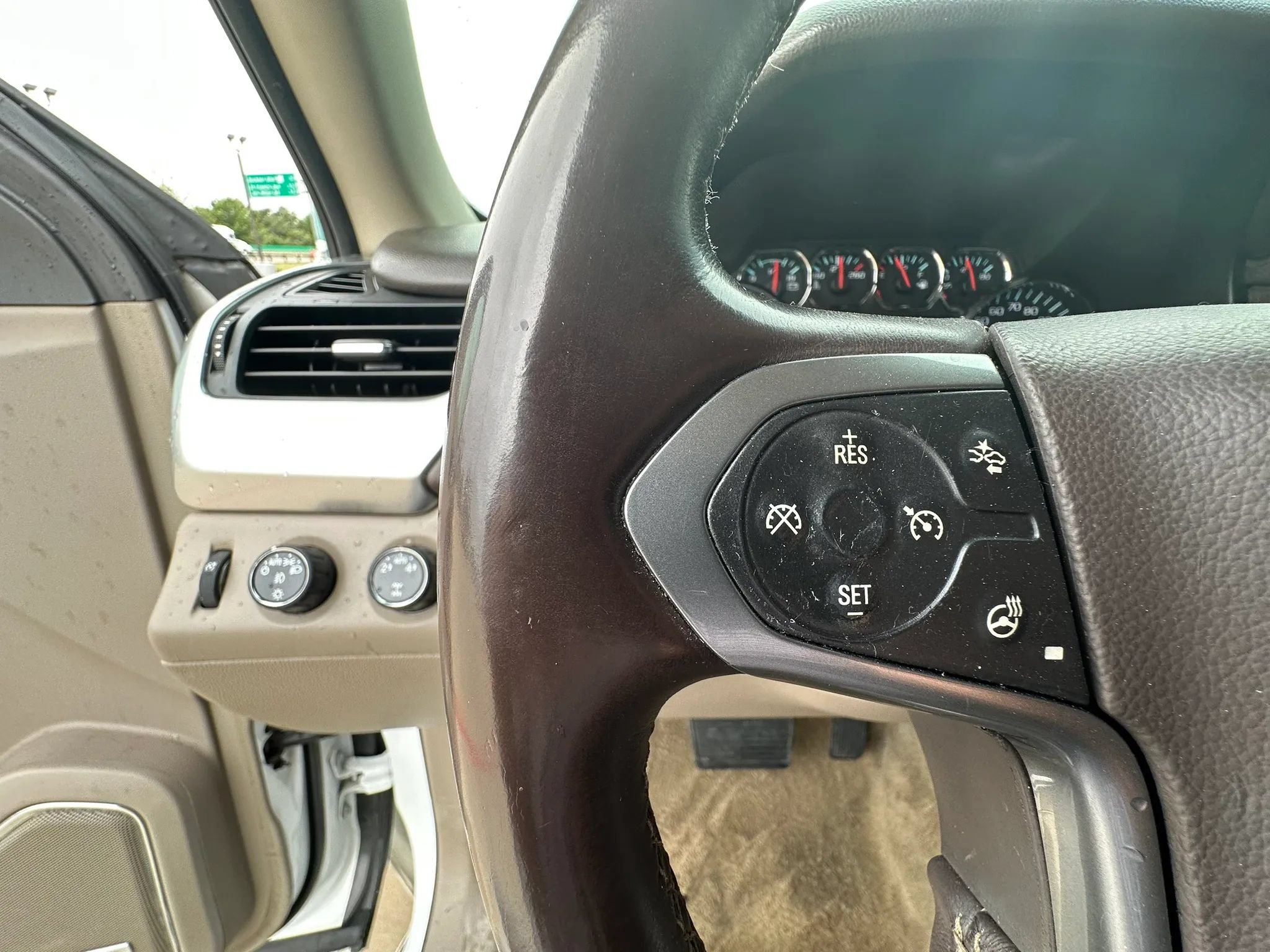 Used 2015 Chevrolet Tahoe LTZ AWD/4WD image 26