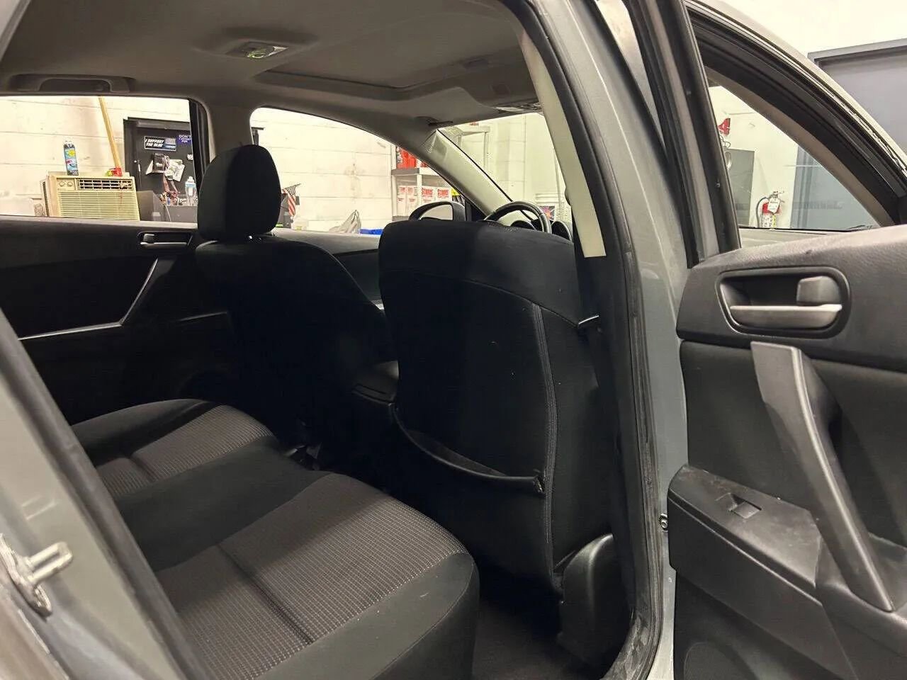 Used 2012 MAZDA MAZDA3 i Touring image 12