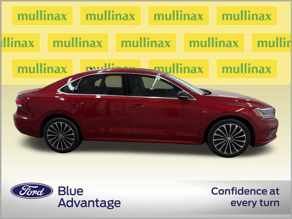 Used 2022 Volkswagen Passat 2.0T FWD image 2