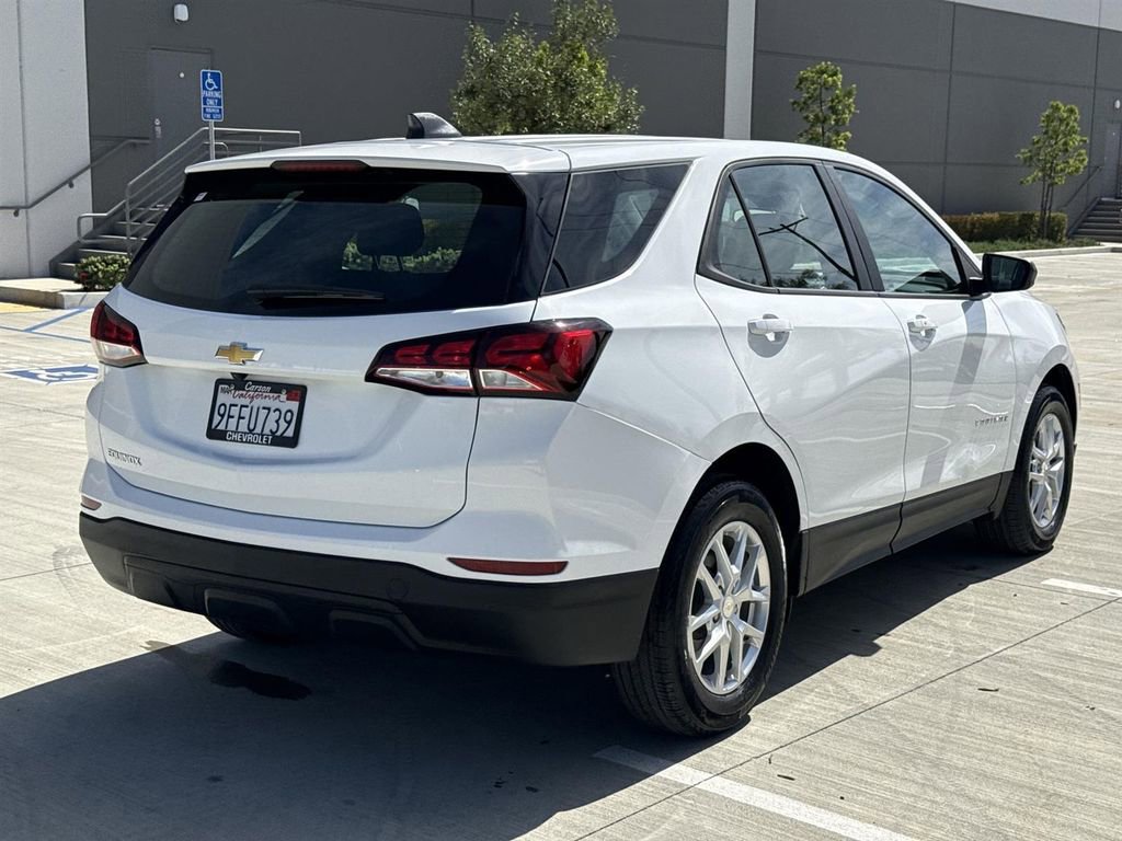 Used 2022 Chevrolet Equinox LS image 3