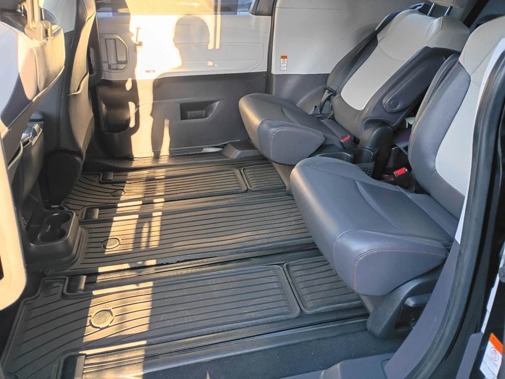 Used 2022 Toyota Sienna XSE AWD/4WD image 16