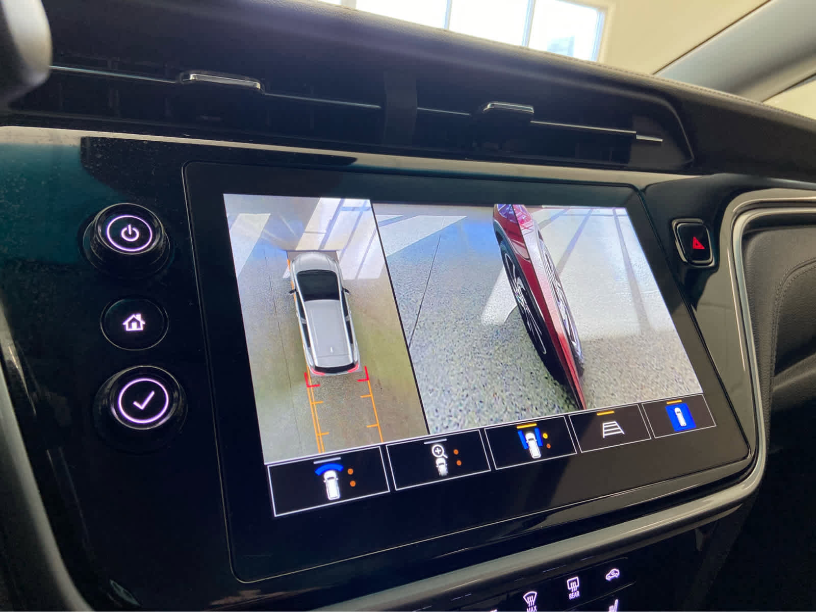 Used 2023 Chevrolet Bolt LT w/ Infotainment Package image 35