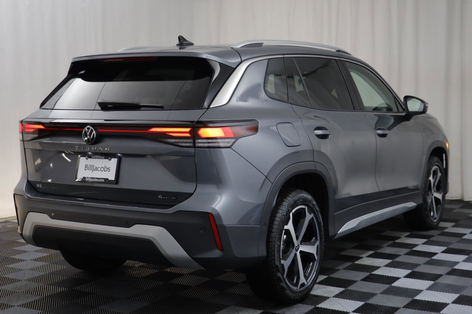 New 2026 Volkswagen Tiguan SE w/ Panoramic Sunroof Package image 16