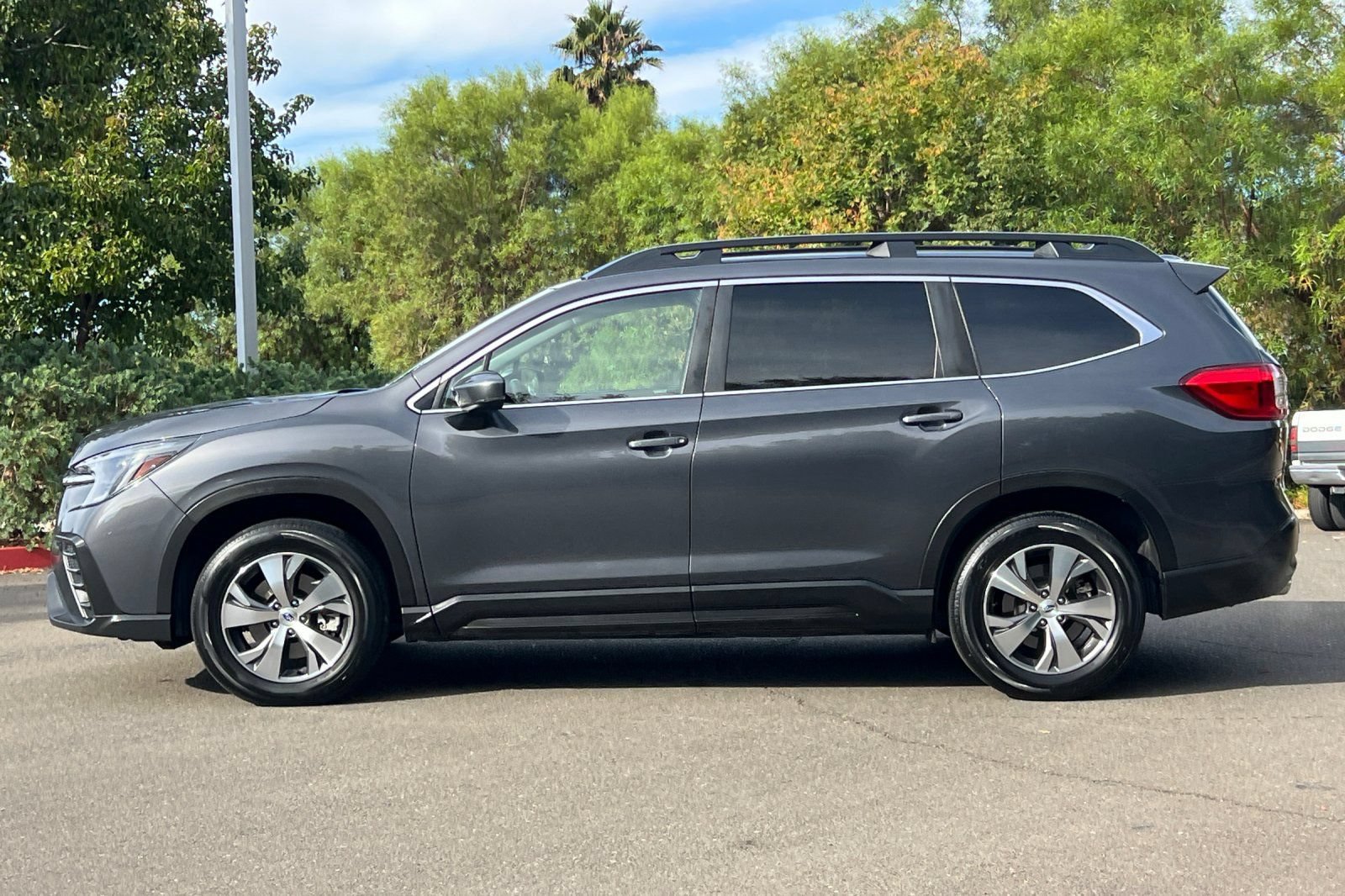 Used 2024 Subaru Ascent Premium w/ Convenience Package AWD/4WD image 7