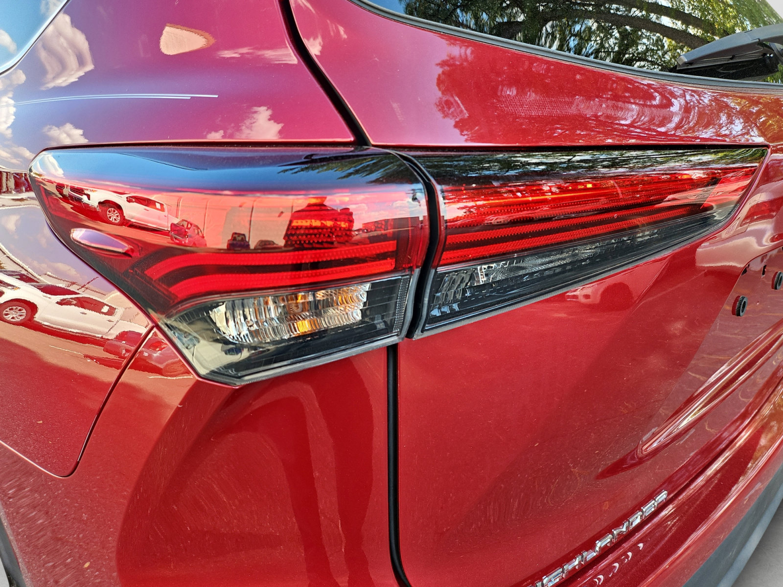 Used 2022 Toyota Highlander XLE FWD image 20