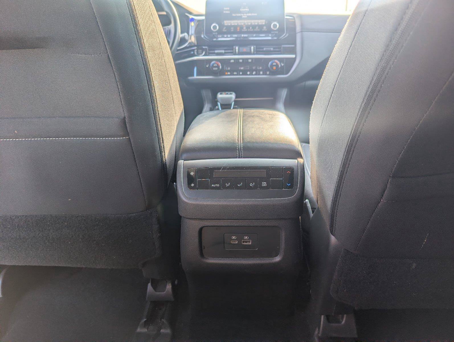 Used 2025 Nissan Pathfinder SV FWD image 33