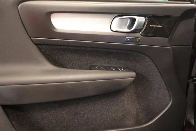 Used 2020 Volvo XC40 T5 Momentum w/ Protection Package image 9