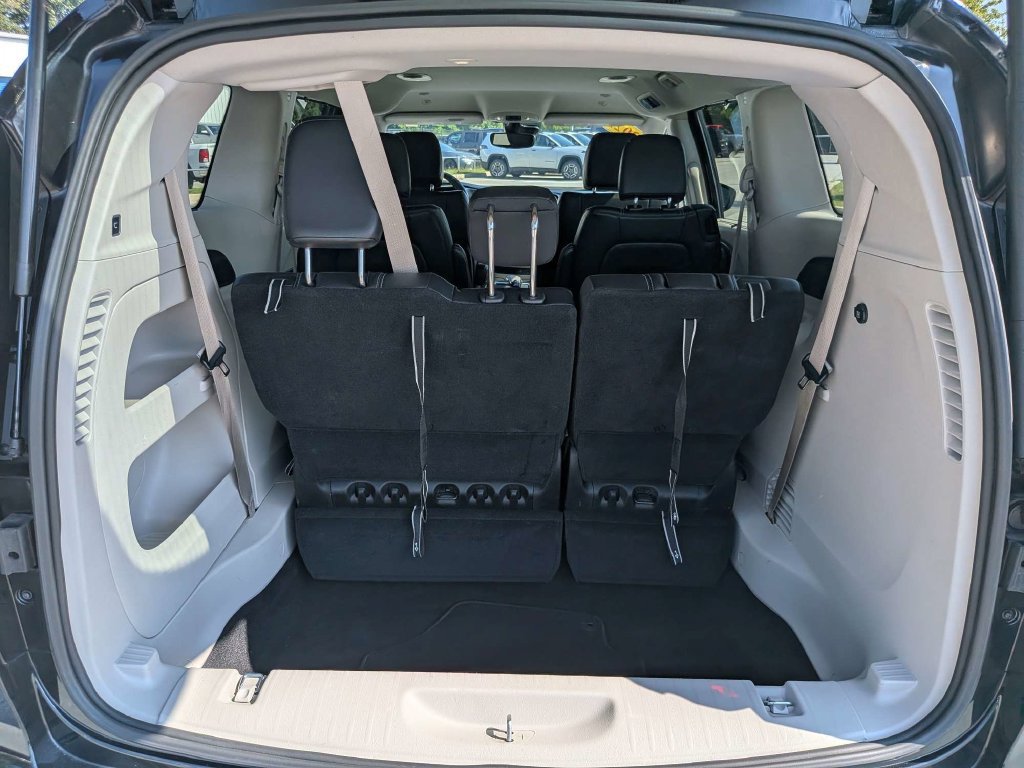 Used 2022 Chrysler Pacifica Touring-L FWD image 12
