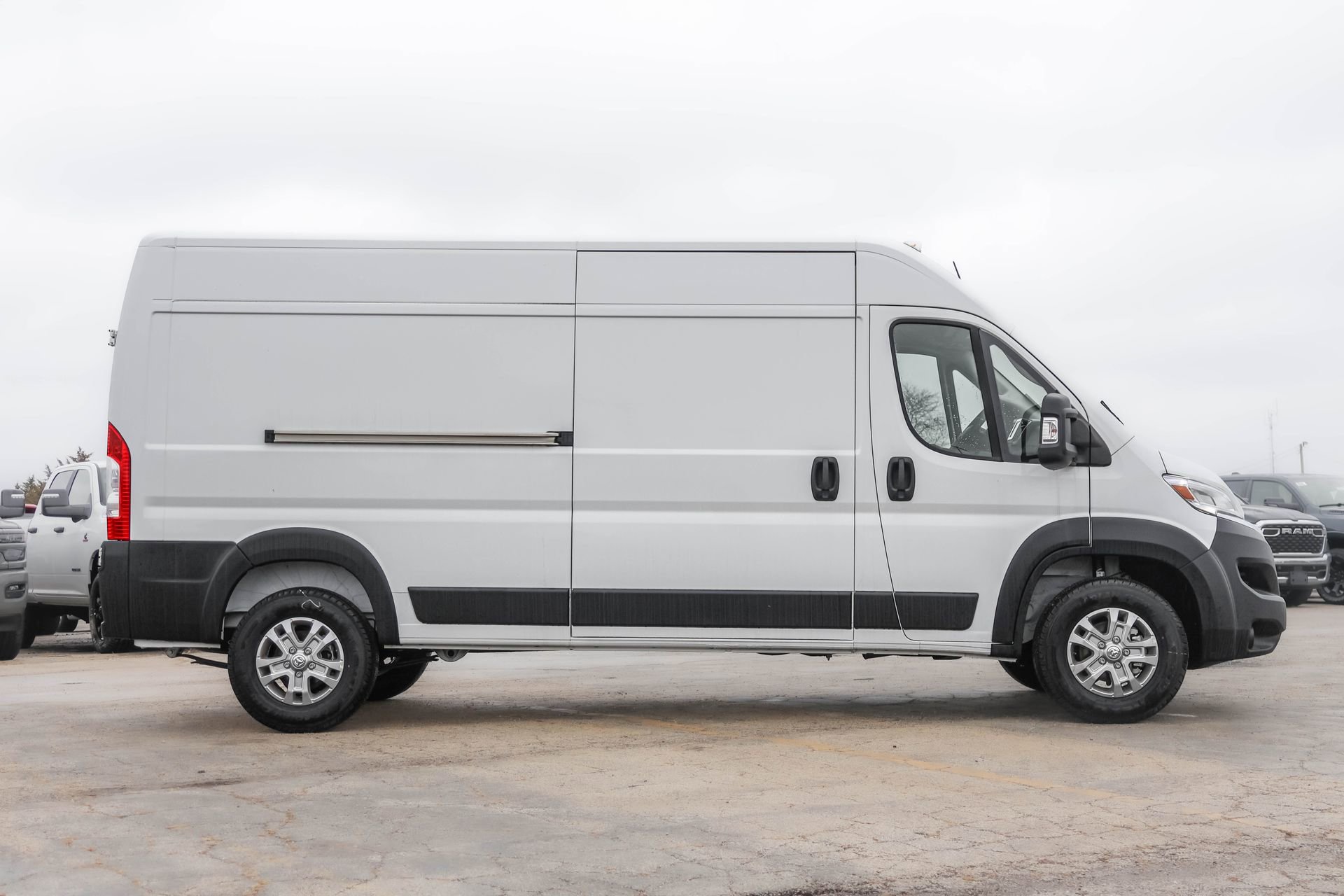 New 2025 RAM ProMaster 2500 w/ Quick Order Package 22G SLT image 7