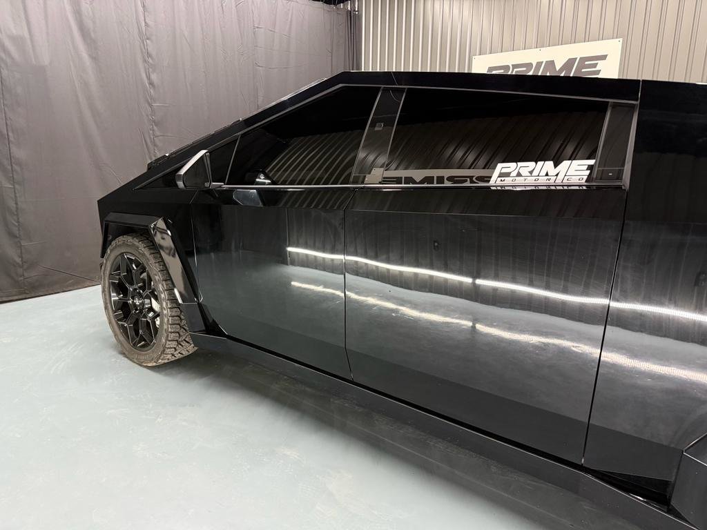 Used 2024 Tesla Cybertruck AWD Crew Cab image 7