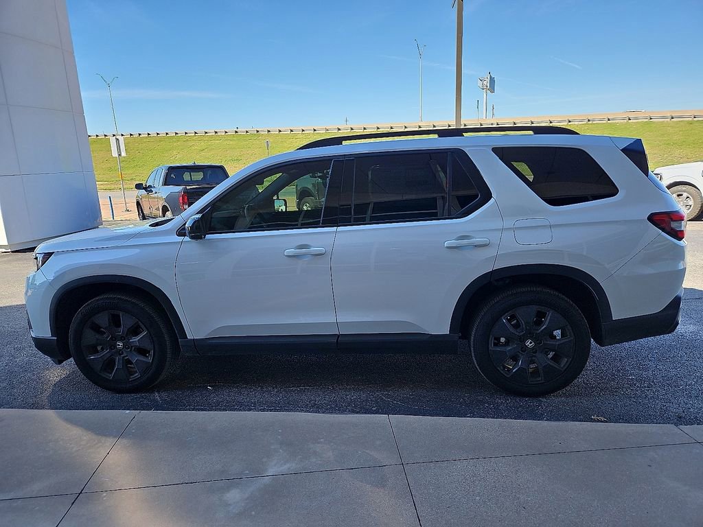 Used 2026 Honda Pilot Black Edition image 3