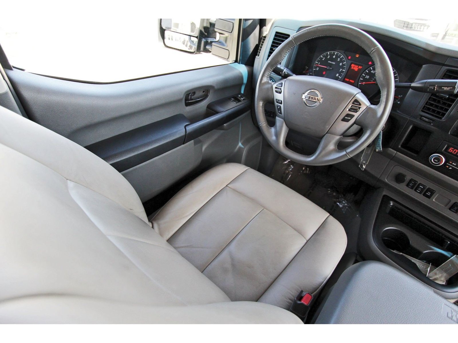 Used 2018 Nissan NV 3500 SL RWD image 12