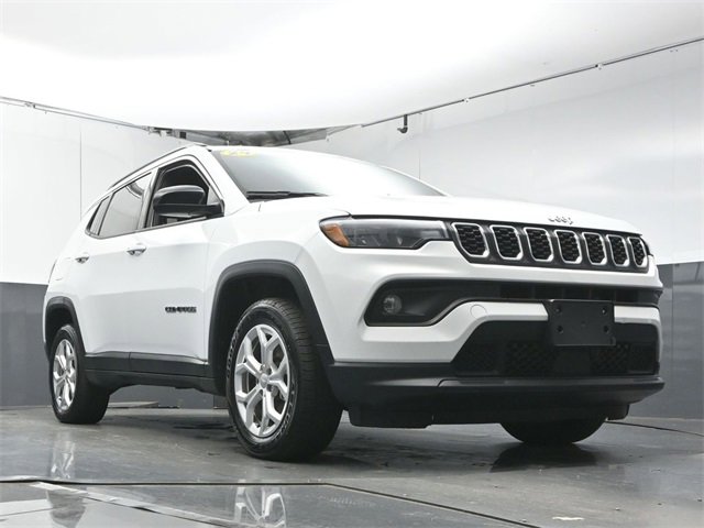 Used 2024 Jeep Compass Latitude image 30