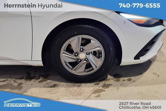 Used 2024 Hyundai Elantra SE image 28