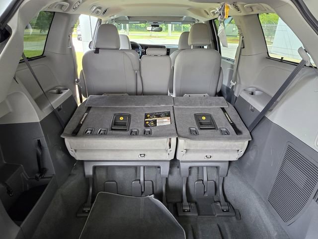Used 2020 Toyota Sienna XLE image 13