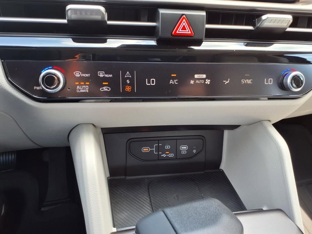 New 2026 Kia Sportage EX w/ EX Panorama Roof Package image 17