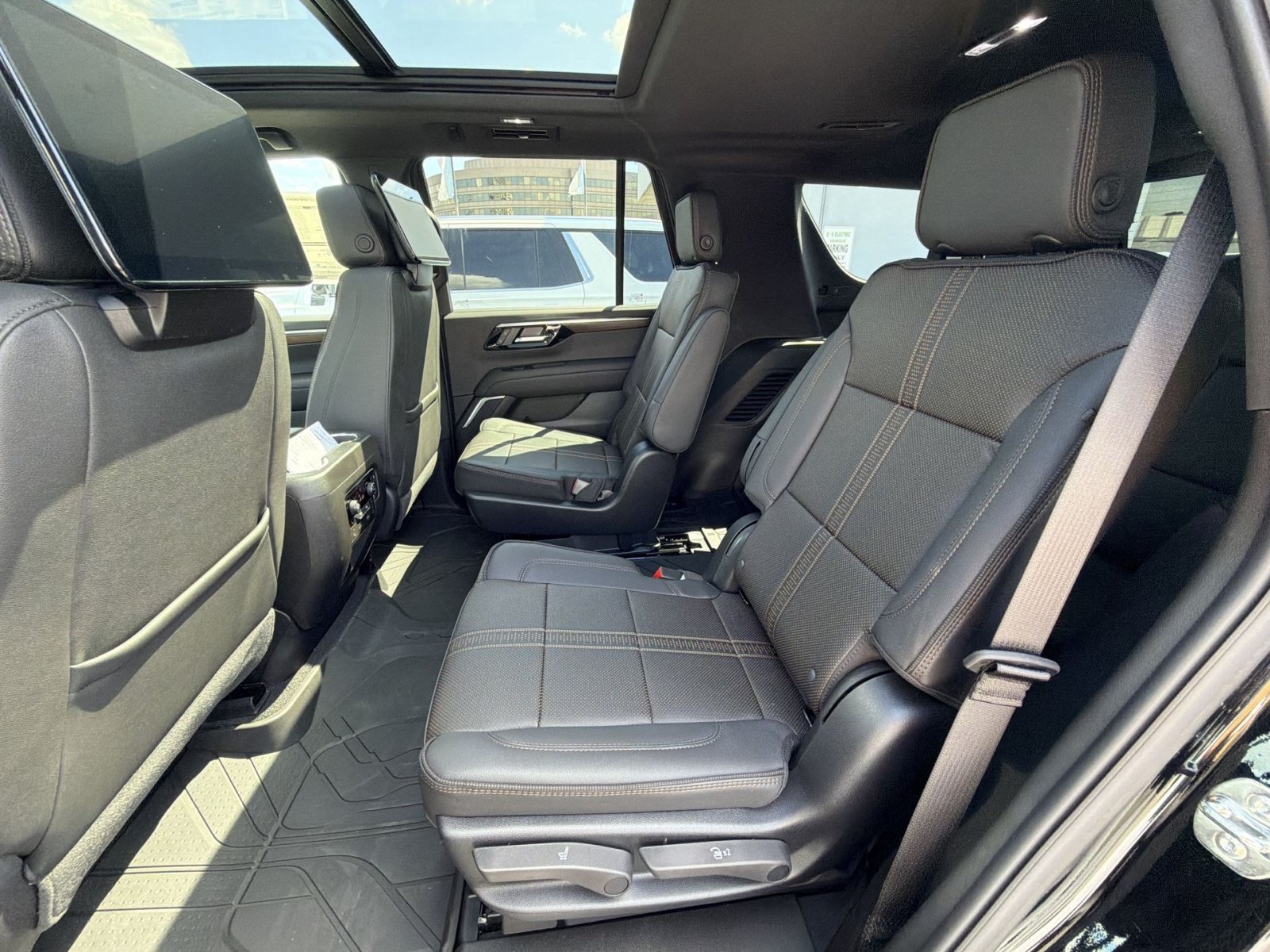 New 2026 Chevrolet Tahoe High Country AWD/4WD image 25