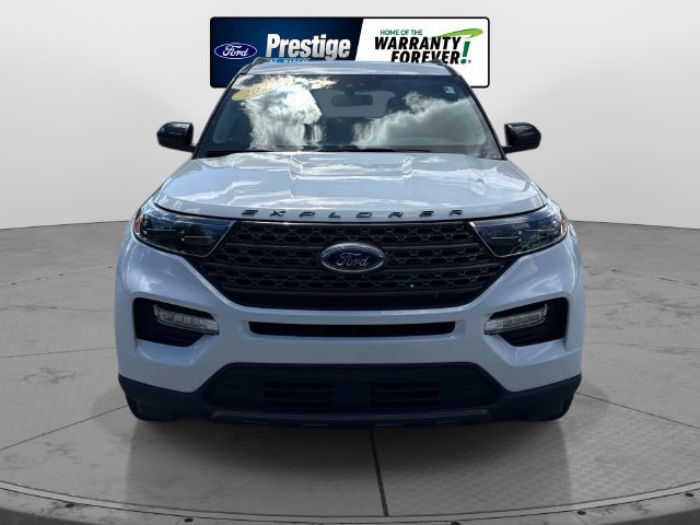 Certified 2022 Ford Explorer XLT w/ Equipment Group 202A RWD image 9