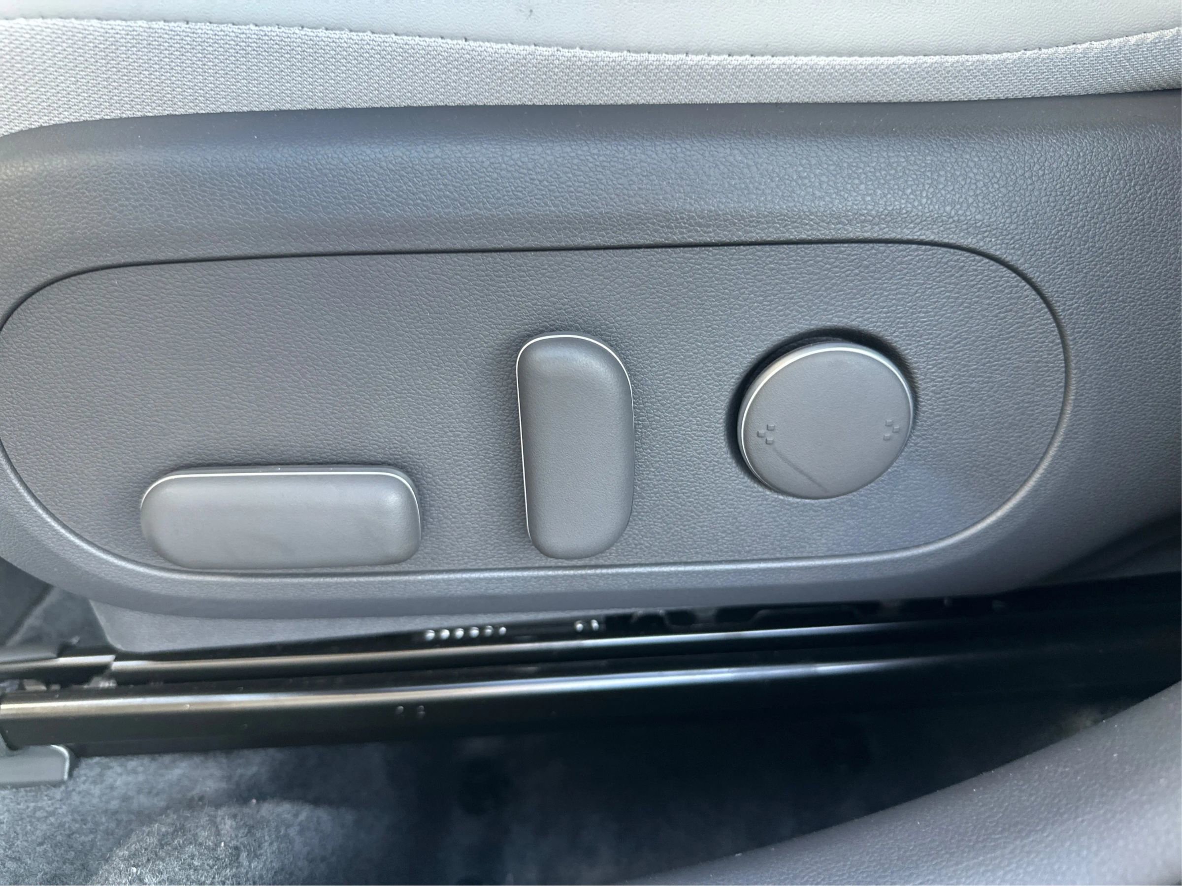 Used 2024 Hyundai Kona Limited image 13