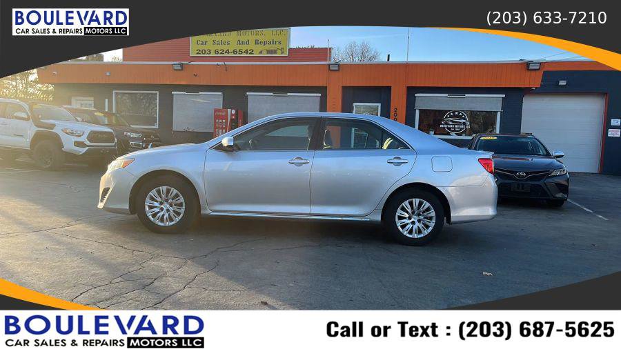 Used 2012 Toyota Camry L image 6