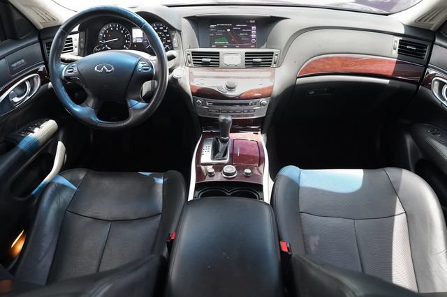 Used 2018 INFINITI Q70 L 3.7 AWD/4WD image 2