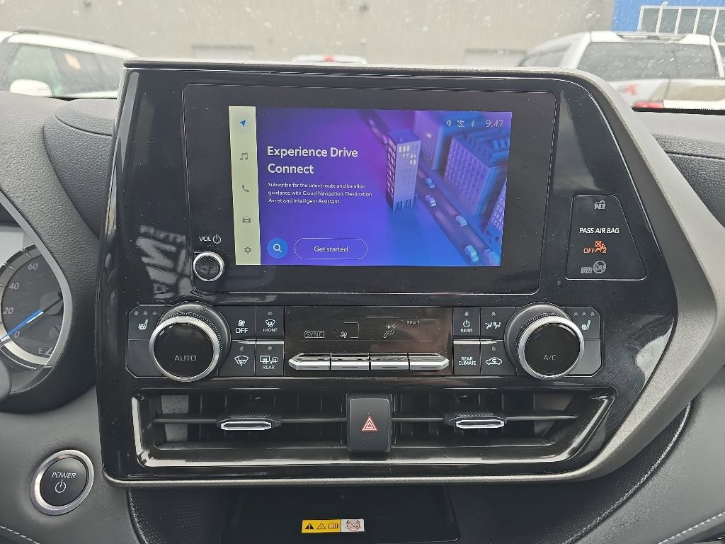 Used 2024 Toyota Highlander XLE AWD/4WD image 23