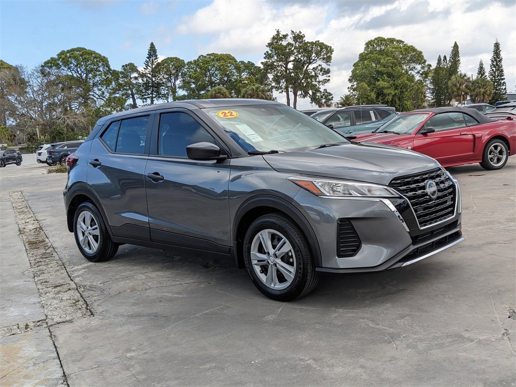Used 2022 Nissan Kicks S image 3