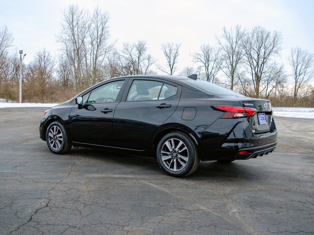 Used 2022 Nissan Versa SV image 6