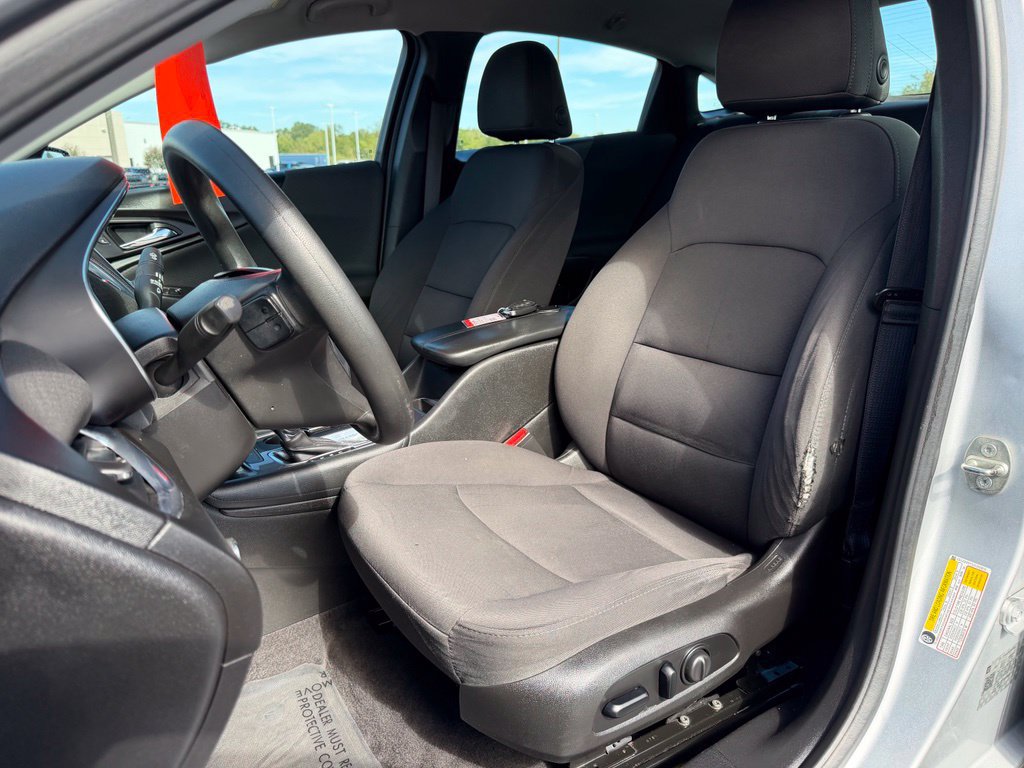 Used 2018 Chevrolet Malibu LT FWD image 14