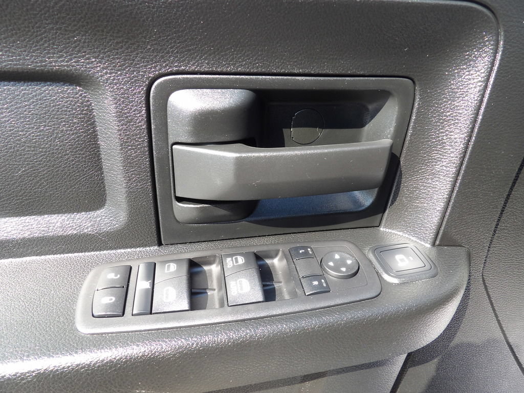 Used 2024 RAM 5500 Tradesman w/ Chrome Appearance Group AWD/4WD image 15