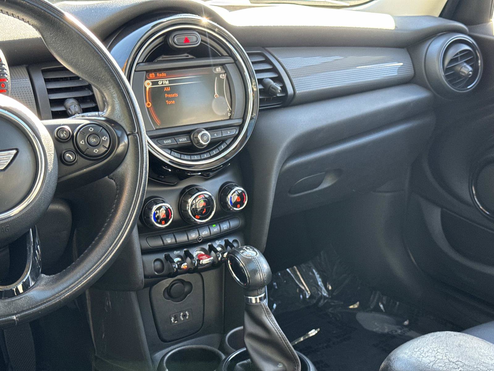 Used 2017 MINI Cooper 4-Door Hardtop image 9