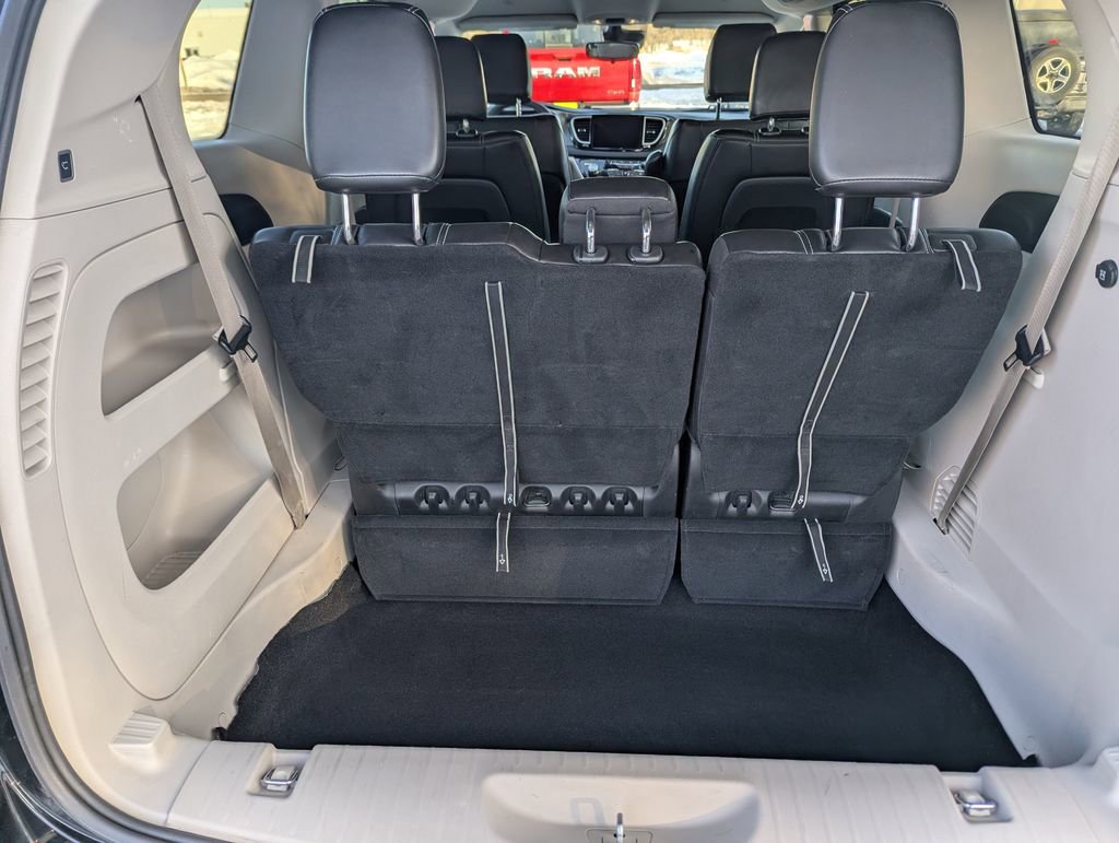 Used 2024 Chrysler Pacifica Touring-L image 42