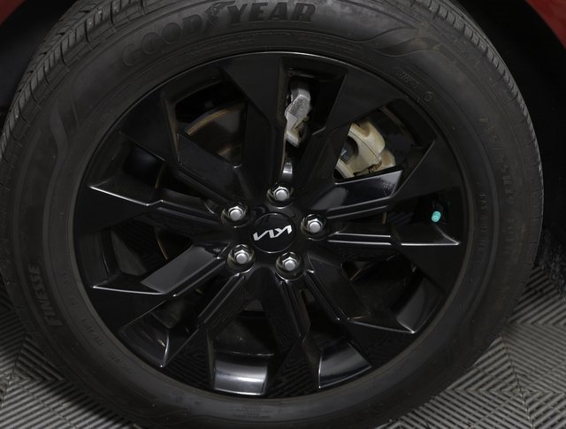 Certified 2024 Kia Carnival SX image 7