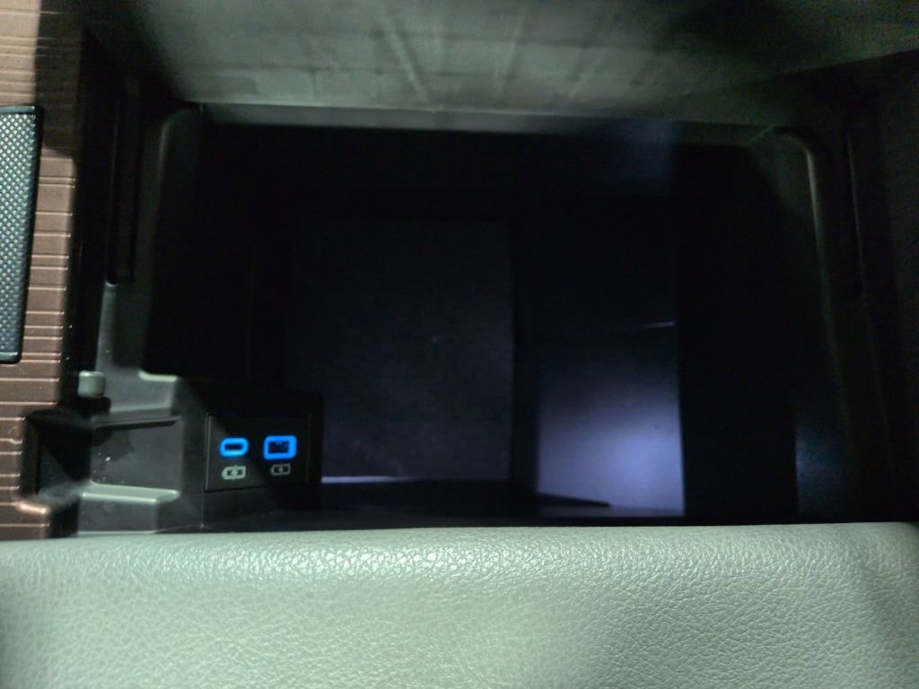 Used 2024 Toyota Sienna XLE image 26