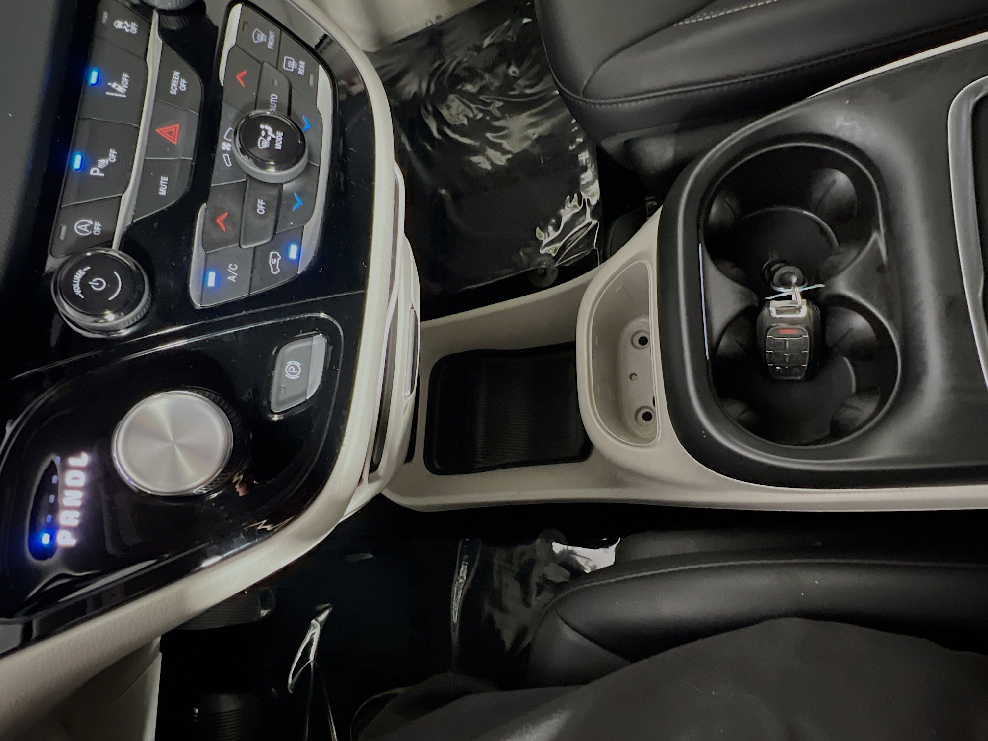 Used 2024 Chrysler Pacifica Touring-L image 25