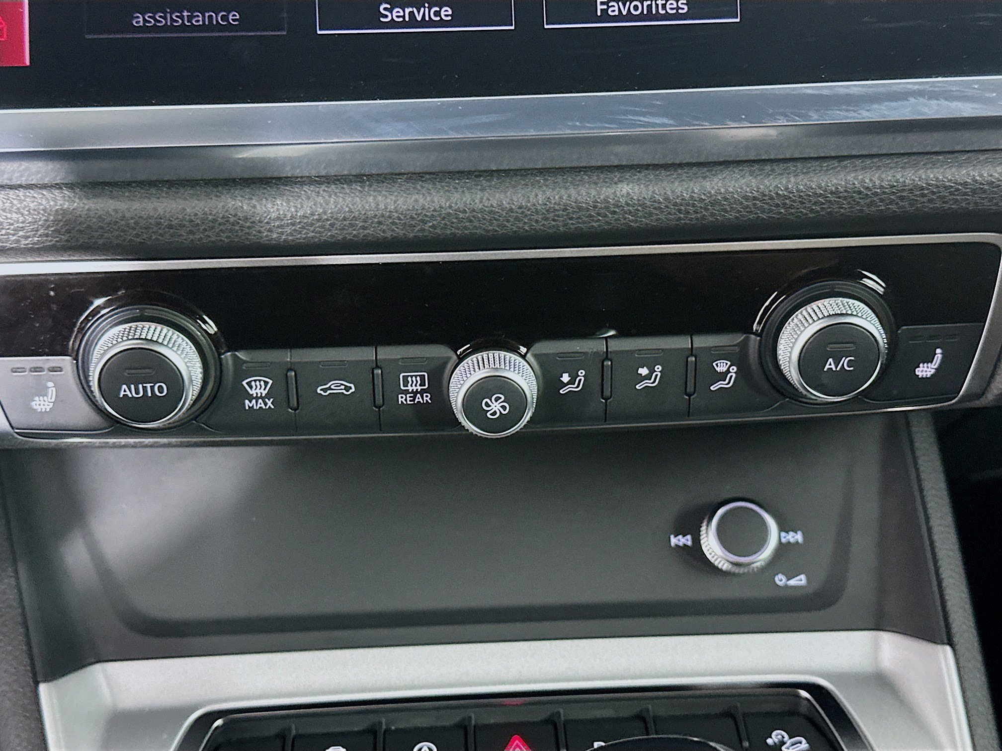 Used 2025 Audi Q3 2.0T Premium image 22