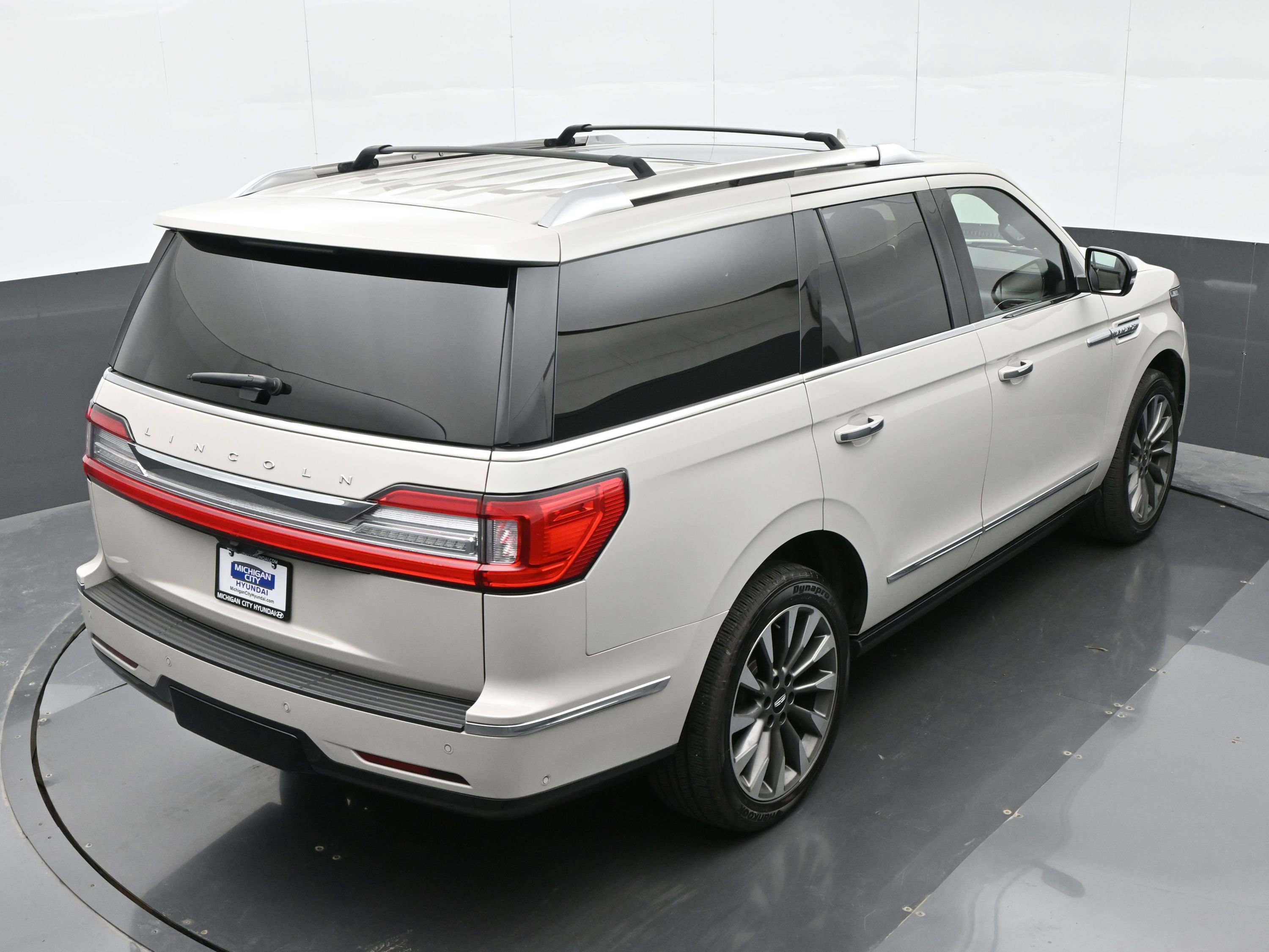 Used 2019 Lincoln Navigator Select w/ Technology Package AWD/4WD image 30