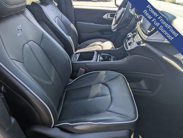 Used 2025 Chrysler Pacifica Premium FWD image 14