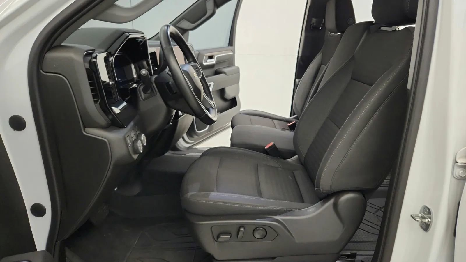 Used 2022 Chevrolet Silverado 1500 LT image 15