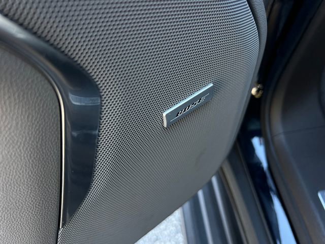 Used 2021 GMC Yukon SLT w/ SLT Premium Package image 12