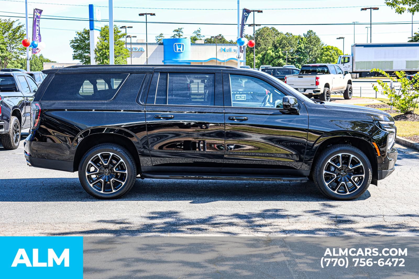 Used 2025 Chevrolet Suburban RST w/ Comfort Package AWD/4WD image 11