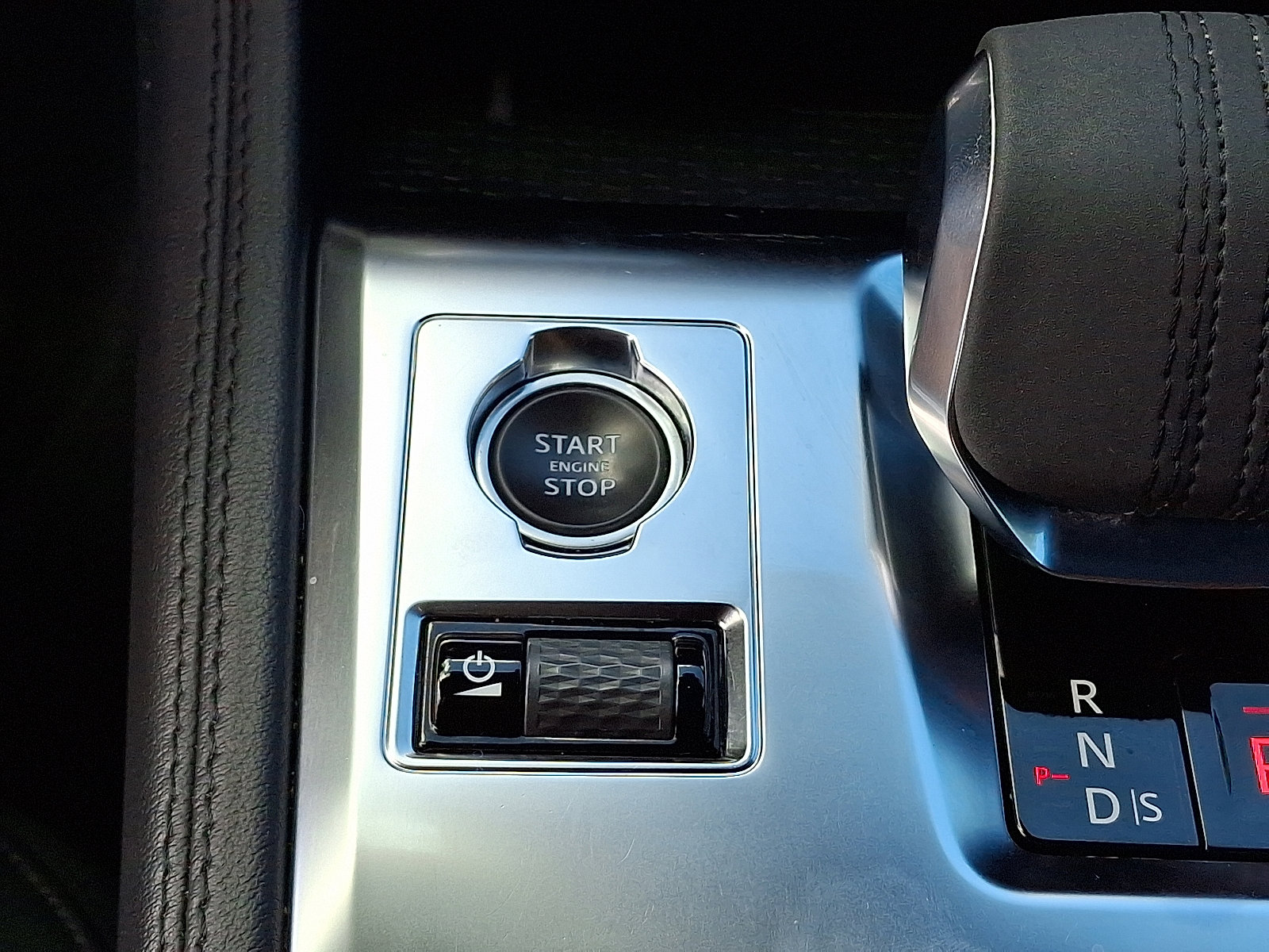 Used 2022 Jaguar F-PACE S image 25