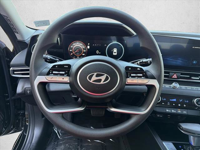 Used 2024 Hyundai Elantra SEL FWD image 14
